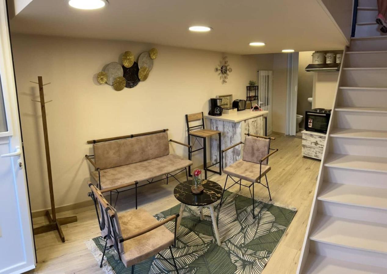 Fira Center Houses Bagian luar foto